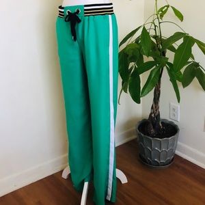 Boston proper pants snaps at side